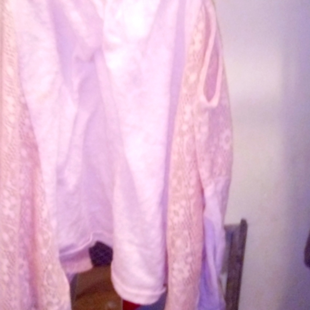 I'm selling this pink top